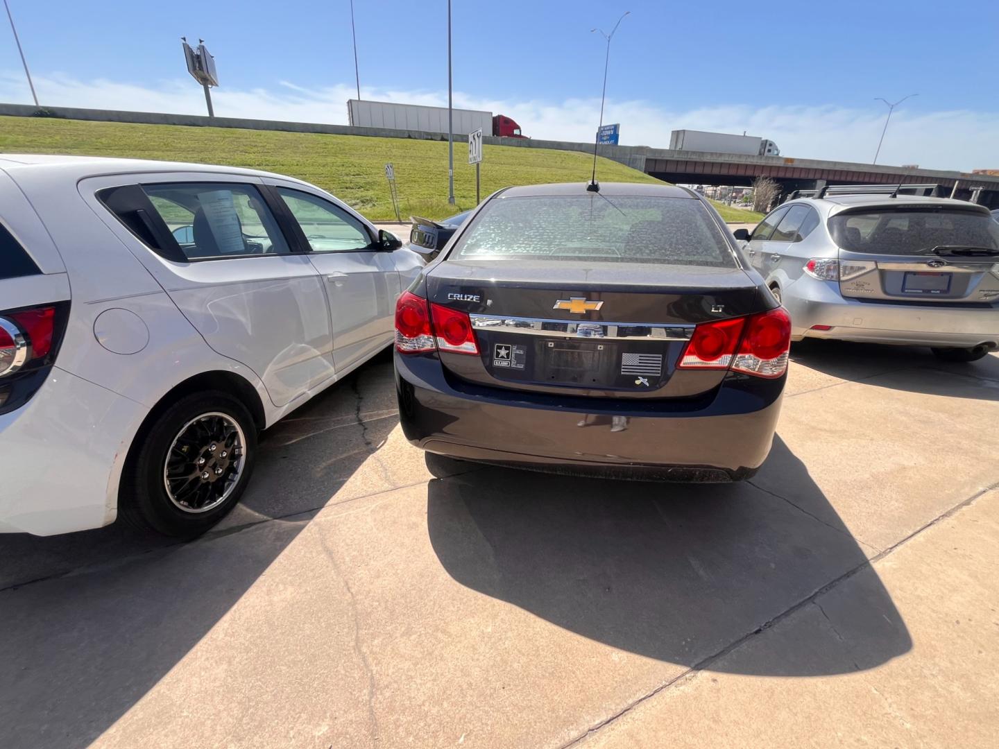 2015 GRAY CHEVROLET CRUZE 1LT 1LT Auto (1G1PC5SB0F7) with an 1.4L L4 DOHC 16V TURBO engine, 6-Speed Automatic transmission, located at 8101 E. Skelly Dr., Tulsa, OK, 74129, (918) 592-3593, 36.121891, -95.888802 - Photo#1